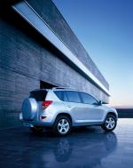 Toyota RAV4 2005 года